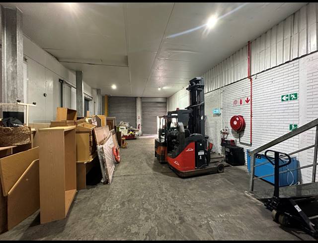 747M² WAREHOUSE TO LET IN PAARDEN EILAND